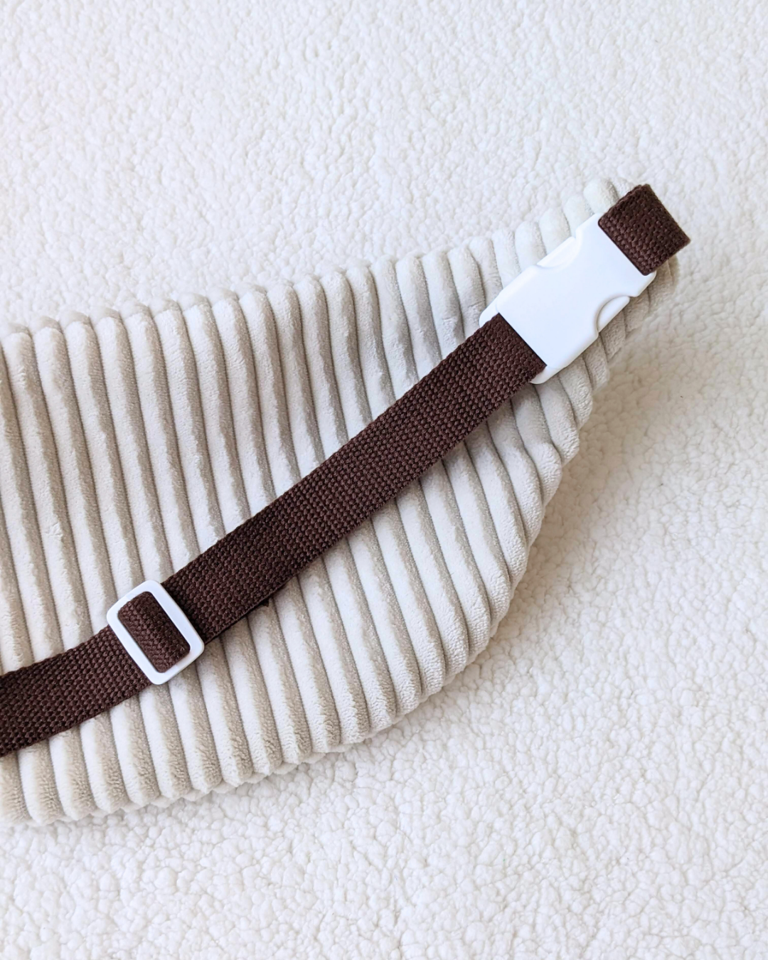 Sac banane velours blanc & fleurs 70s