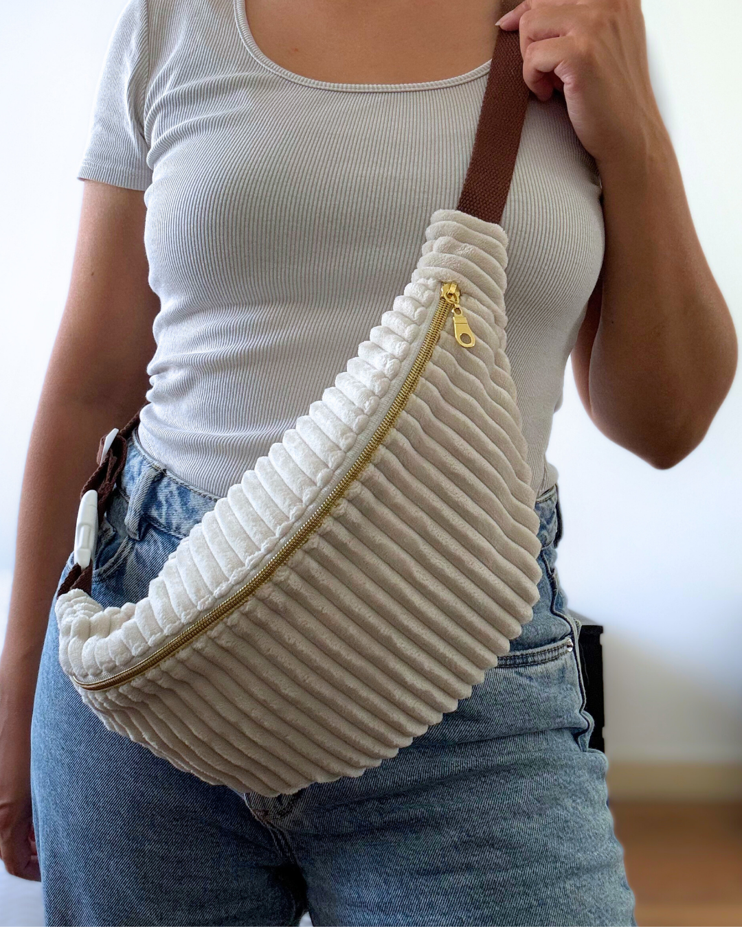 Sac banane velours blanc & fleurs 70s