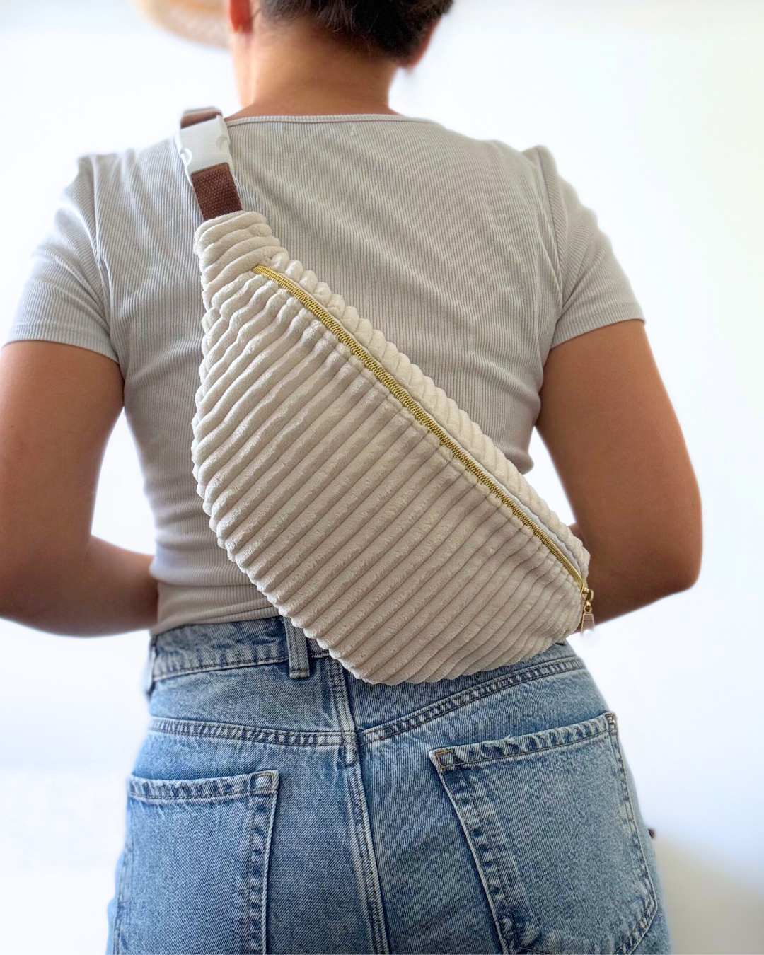 Sac banane velours blanc & fleurs 70s