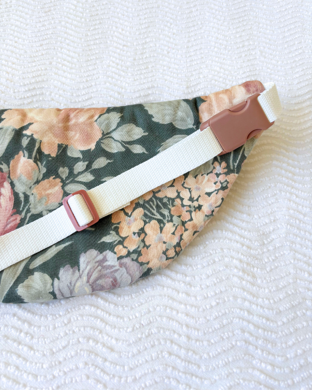 Sac banane vintage peinture fleurie