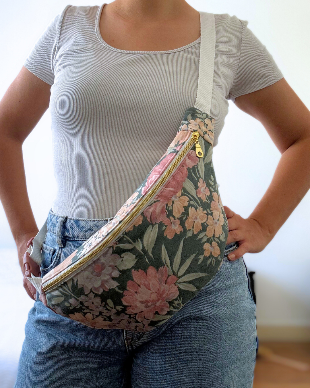 Sac banane vintage peinture fleurie