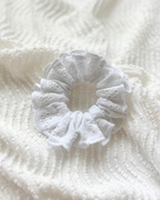 Chouchou broderie anglaise