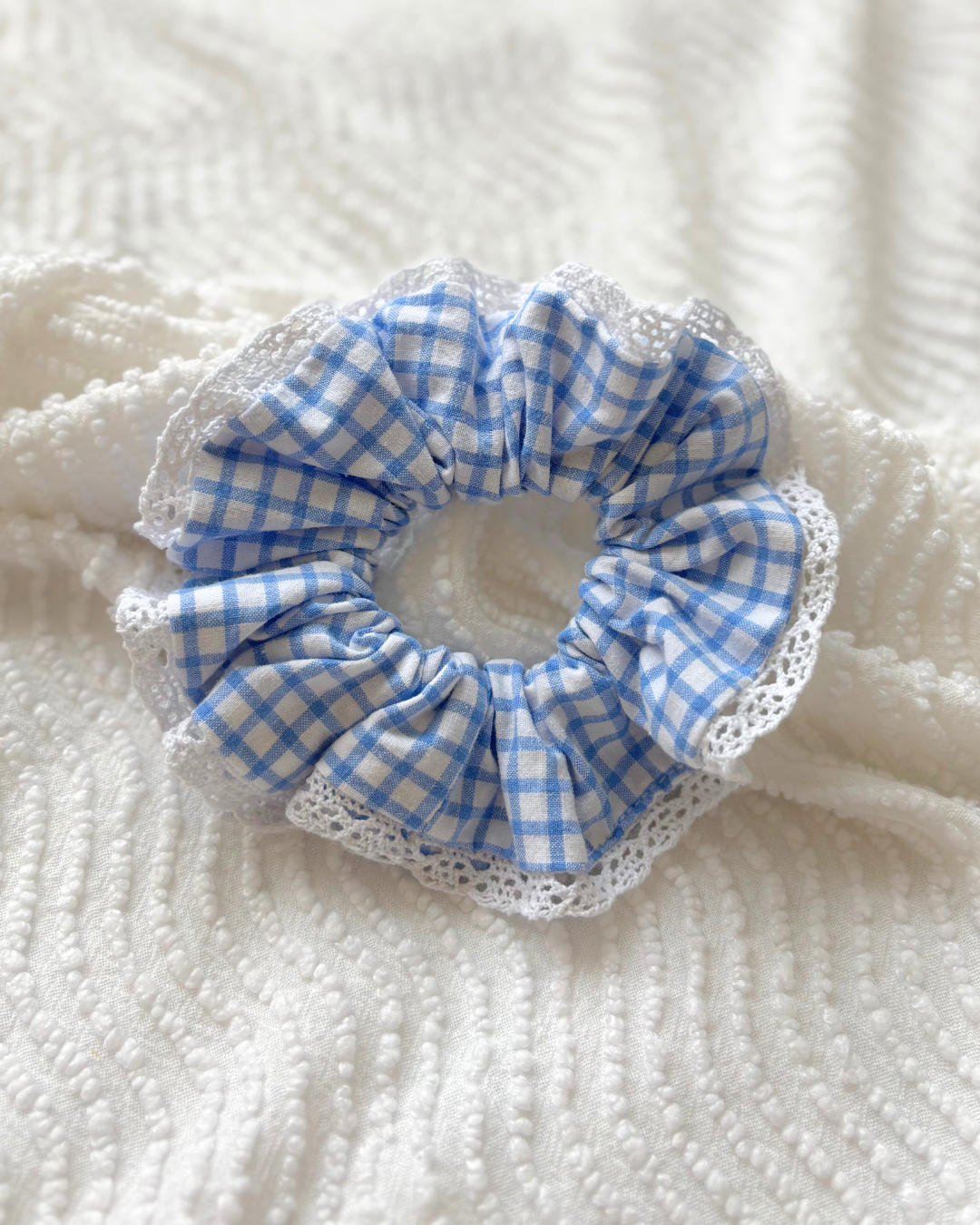 Chouchou dentelle carreaux bleu