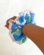 Chouchou dentelle vintage fleurs bleu