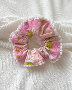 Chouchou dentelle vintage fleurs rose