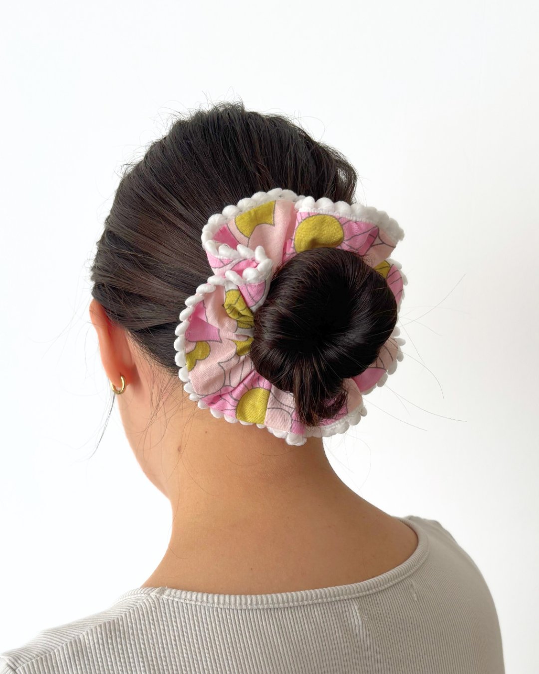 Chouchou dentelle vintage fleurs rose