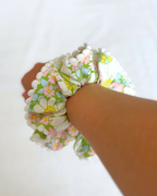 Chouchou dentelle vintage fleurs vert