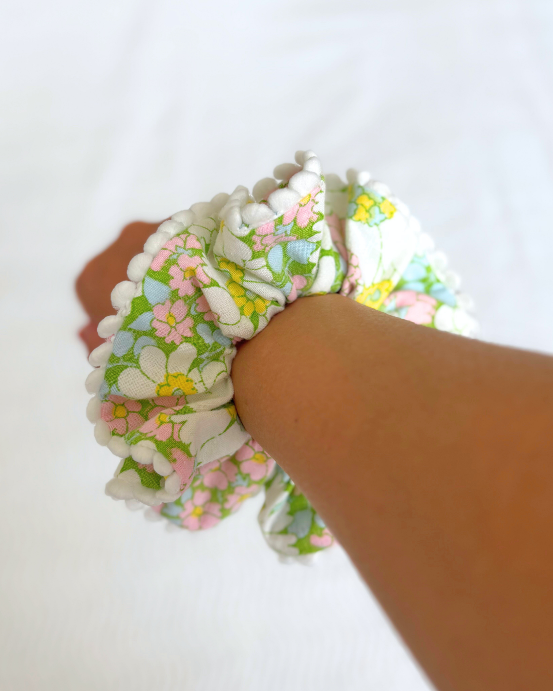 Chouchou dentelle vintage fleurs vert