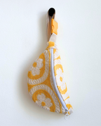 Mini banane éponge fleurs jaune