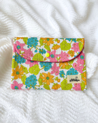Pochette livre fleurs fluo