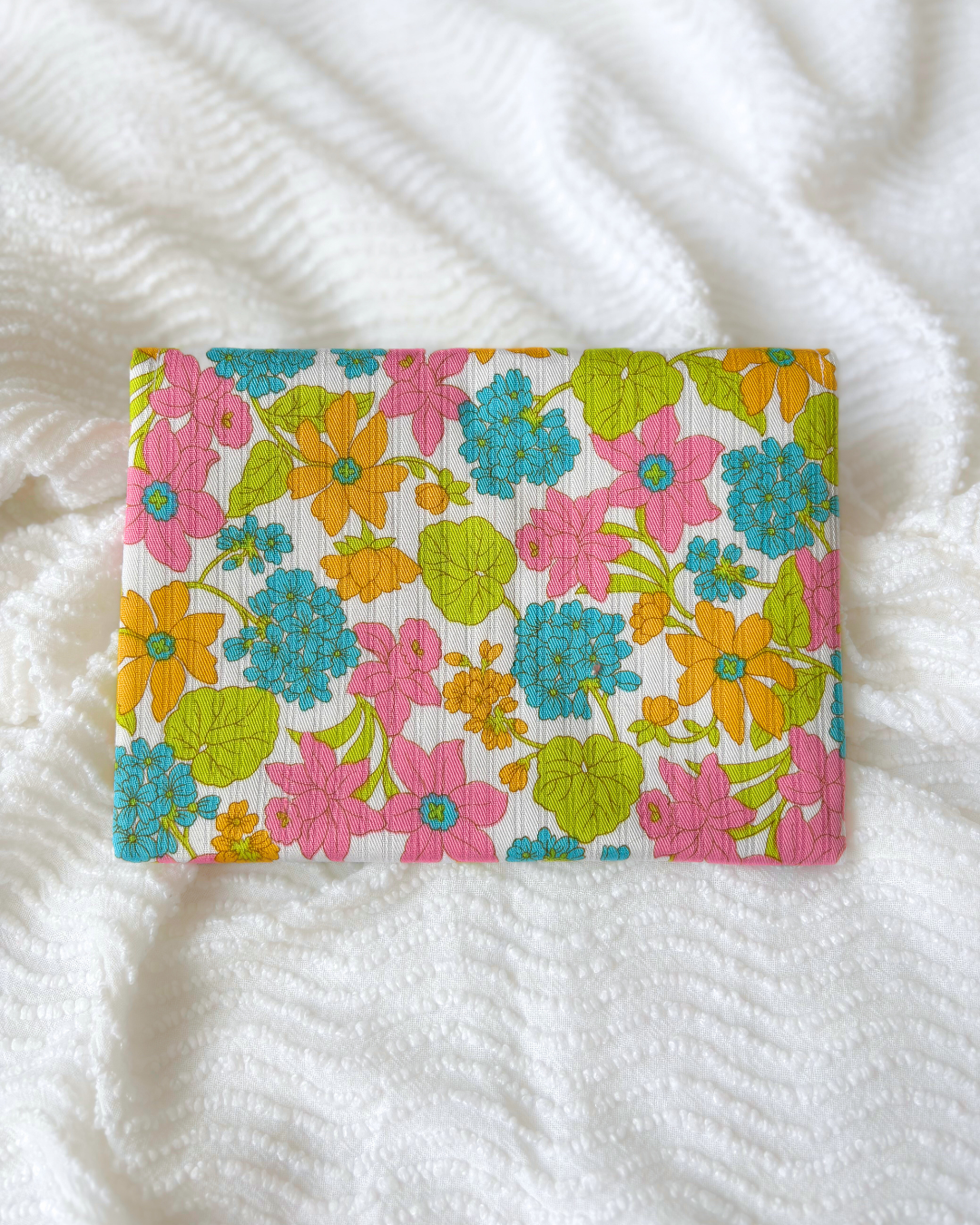 Pochette livre fleurs fluo