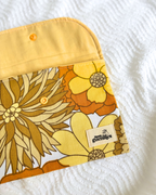 Pochette livre fleurs vintage jaune