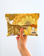 Pochette livre fleurs vintage jaune