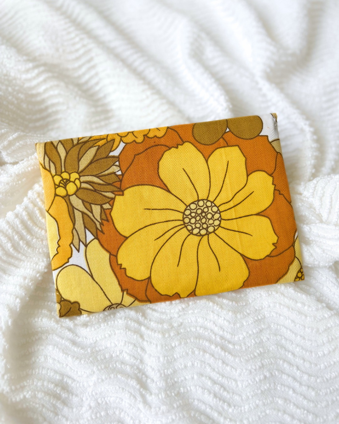Pochette livre fleurs vintage jaune