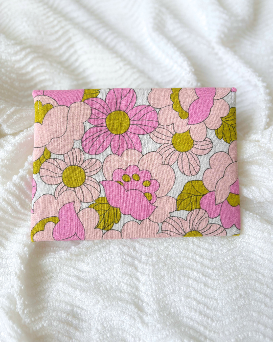 Pochette livre fleurs vintage rose