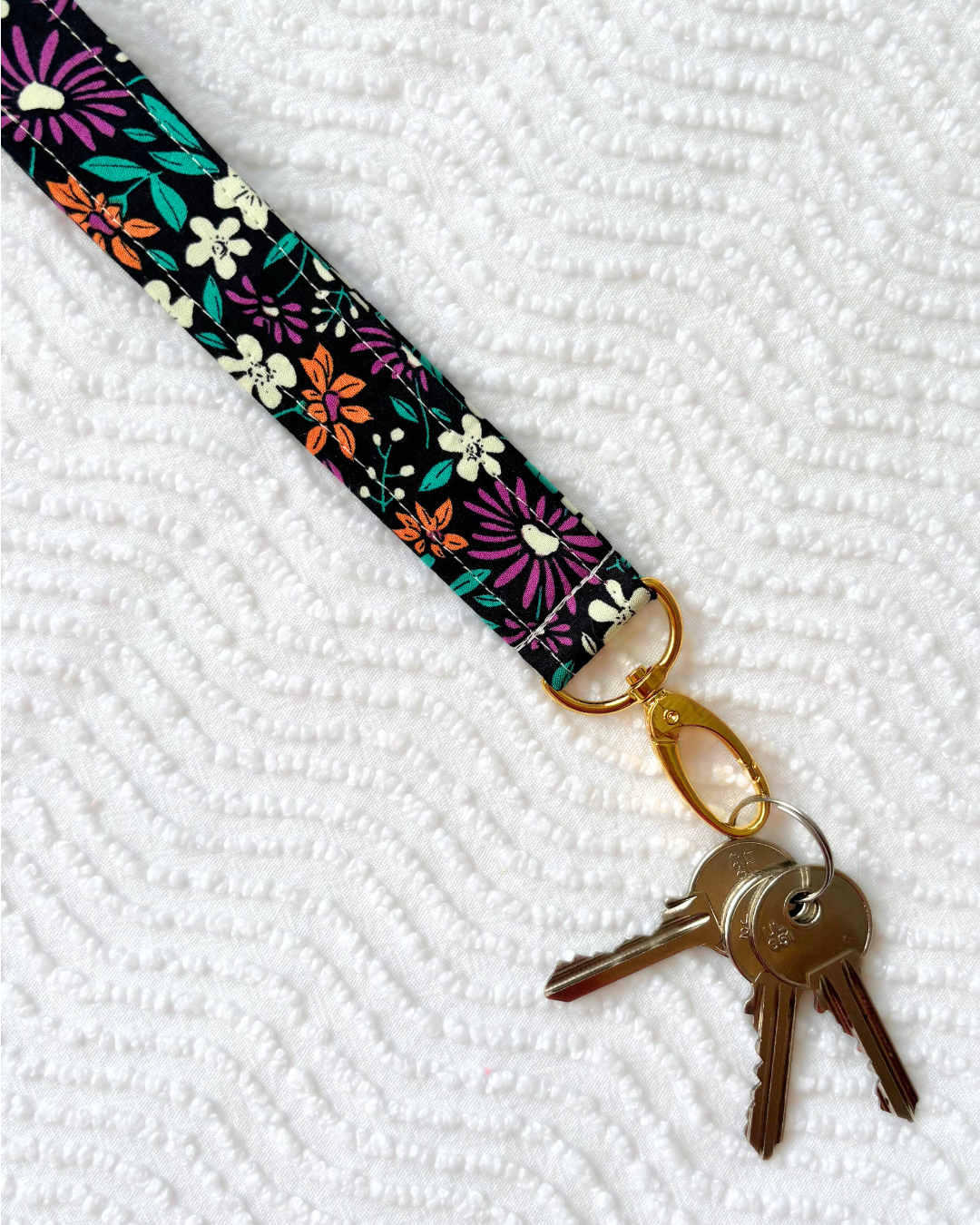 Porte-clés noir motif fleurs