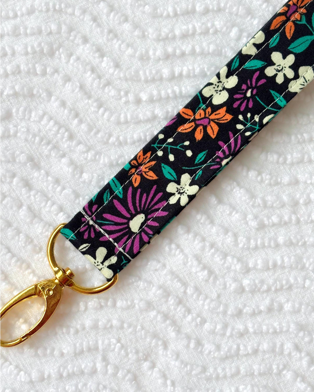 Porte-clés noir motif fleurs