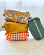 Trousse velours jaune et fleurs vintage