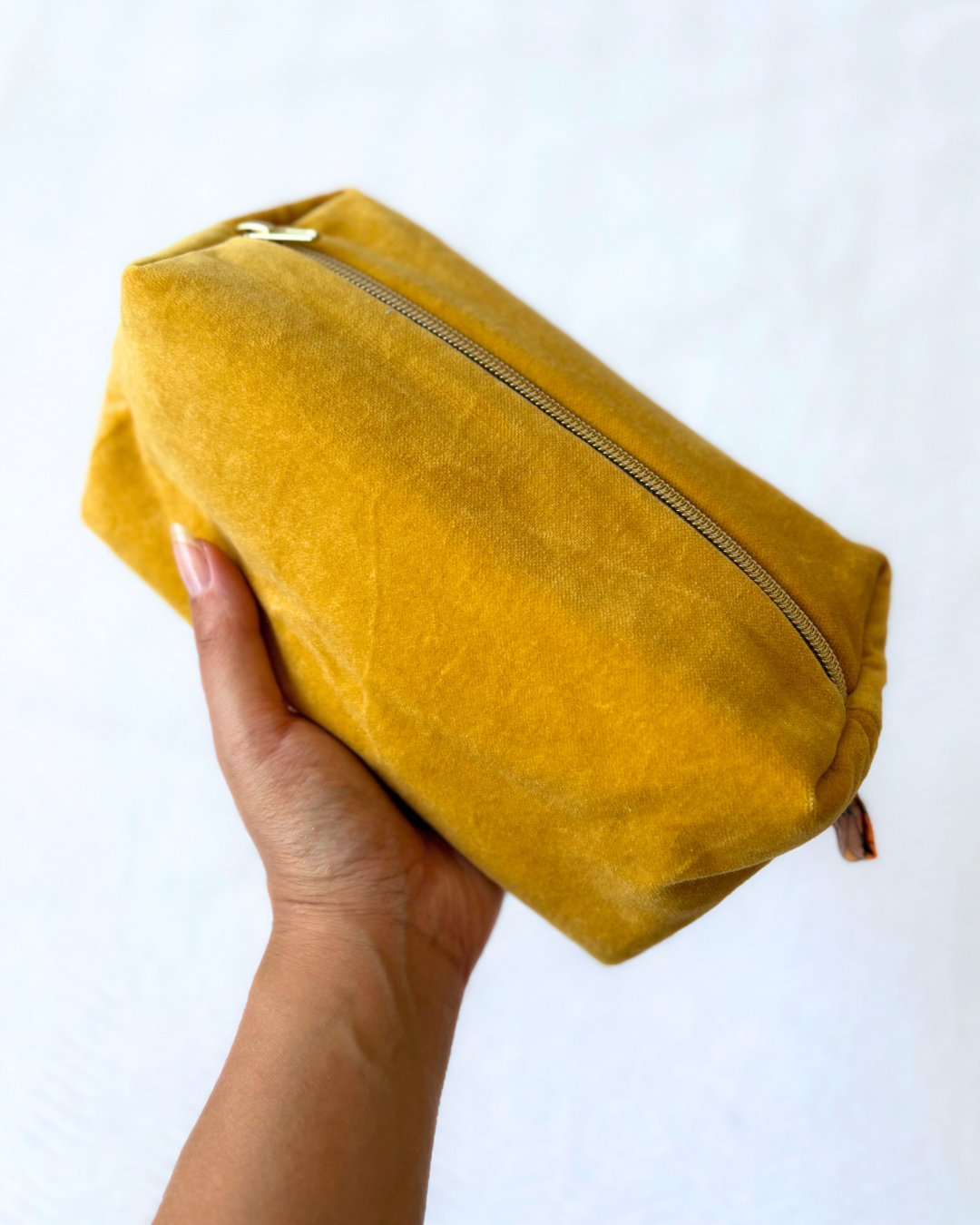 Trousse velours jaune et fleurs vintage