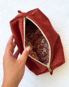 Trousse velours noisette et fleurs